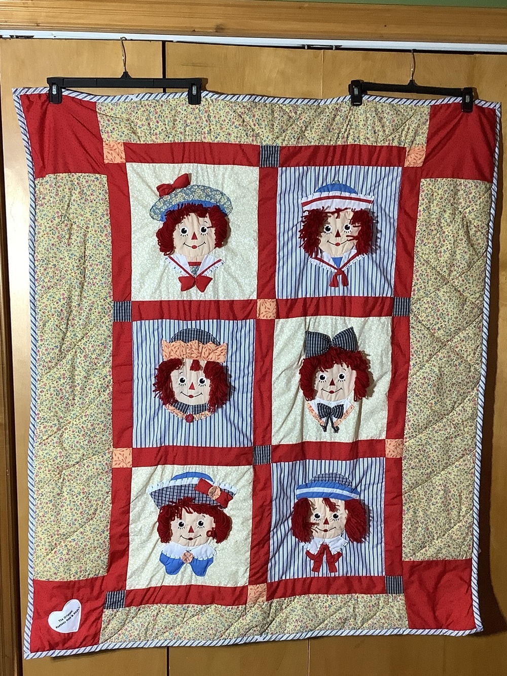 Applause Raggedy Ann & Andy quilt 54” x 47”